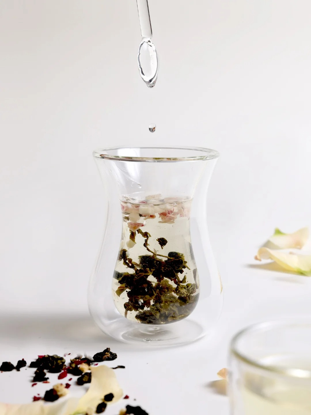 Tea craftsmanship — botanical drop